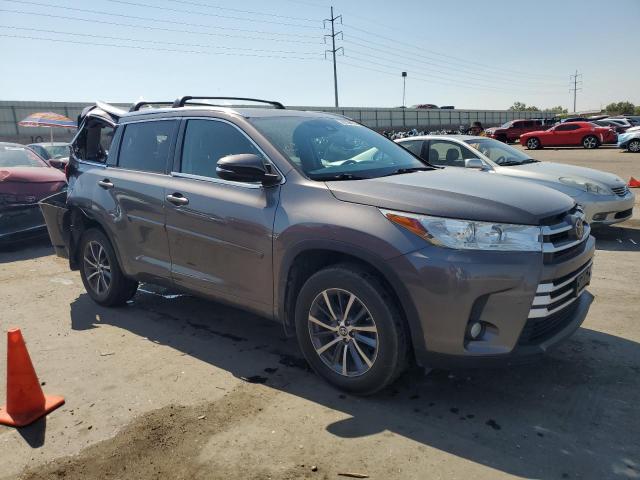 5TDJZRFH7JS830050 - 2018 TOYOTA HIGHLANDER SE 石墨色 照片 4