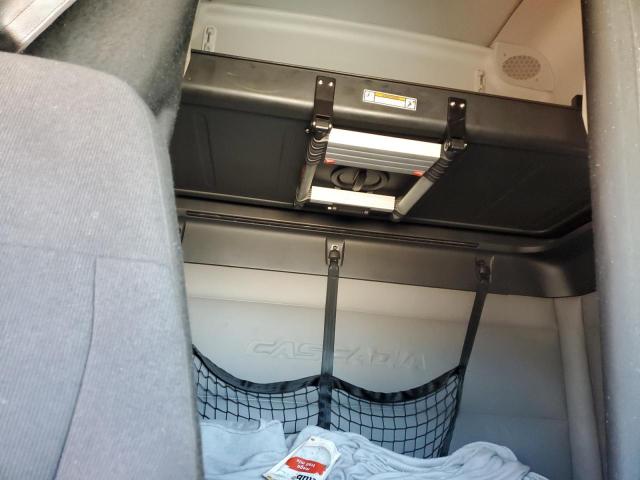 1FUJHHDR2KLLC7154 - 2019 FREIGHTLINER CASCADIA 1 Weiß Foto 6