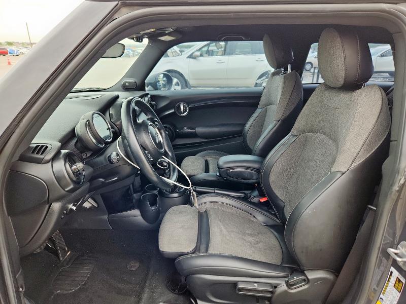 WMWXP7C53J2A48608 - 2018 MINI COOPER S GRAY photo 7