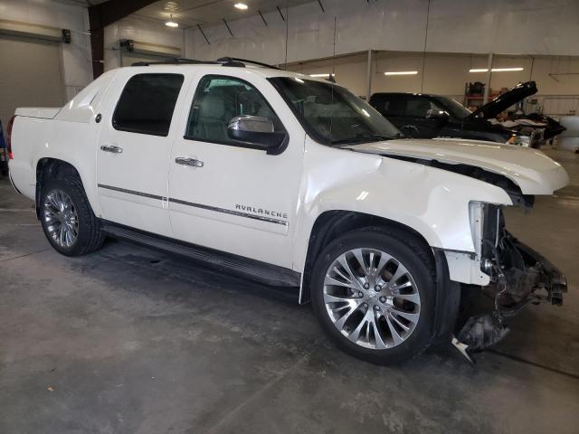 3GNTKGE74DG349841 - 2013 CHEVROLET AVALANCHE LTZ WHITE photo 4