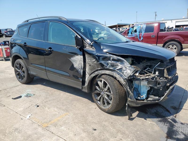 1FMCU0GD7JUC69869 - 2018 FORD ESCAPE SE BLACK photo 4