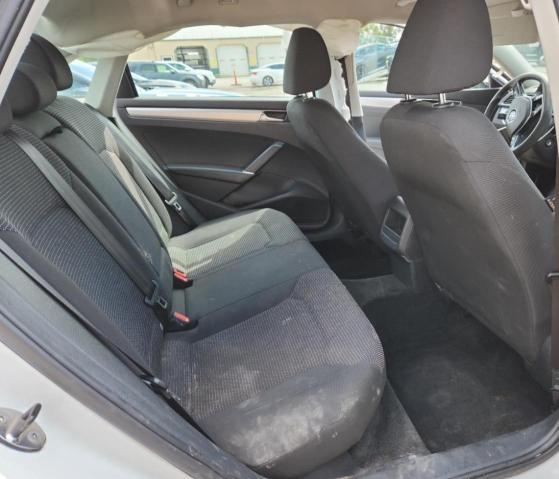 1VWAT7A3XHC014668 - 2017 VOLKSWAGEN PASSAT S WHITE photo 10