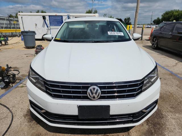 1VWAT7A3XHC014668 - 2017 VOLKSWAGEN PASSAT S WHITE photo 5