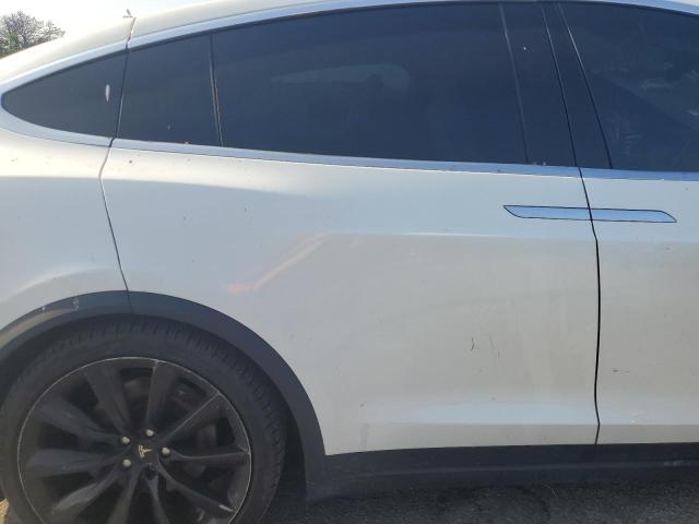 5YJXCBE22GF008219 - 2016 TESLA MODEL X WHITE photo 11