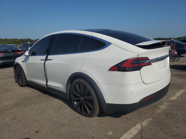 5YJXCBE22GF008219 - 2016 TESLA MODEL X WHITE photo 2