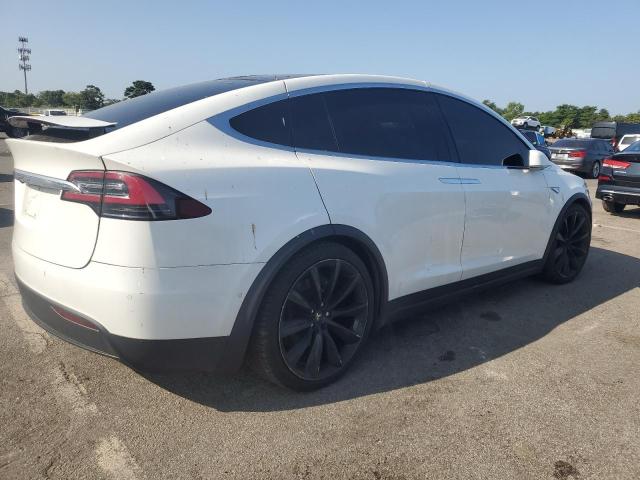 5YJXCBE22GF008219 - 2016 TESLA MODEL X WHITE photo 3