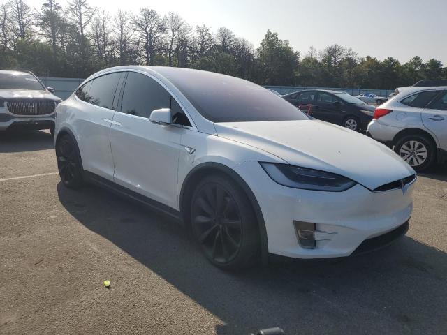 5YJXCBE22GF008219 - 2016 TESLA MODEL X WHITE photo 4