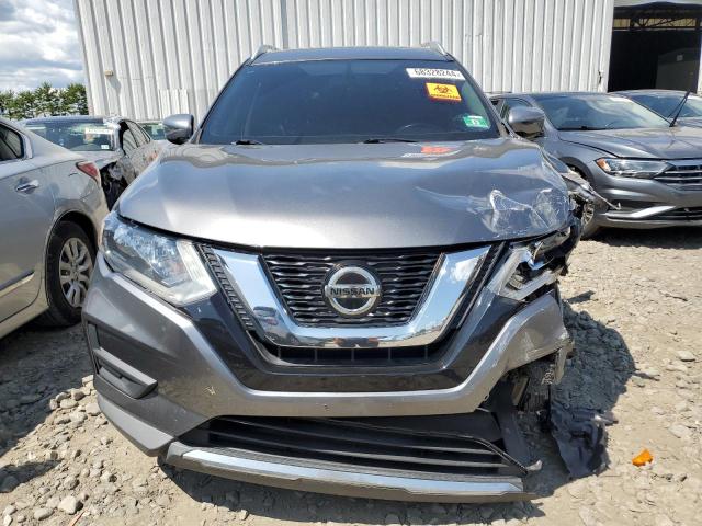 KNMAT2MT3JP506944 - 2018 NISSAN ROGUE S GRAY photo 5