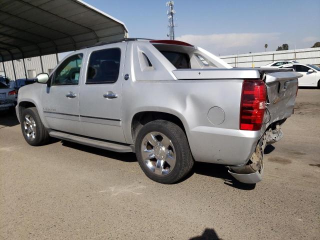 3GNMCGE04DG110116 - 2013 CHEVROLET AVALANCHE LTZ SILVER photo 2