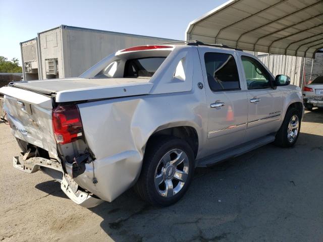 3GNMCGE04DG110116 - 2013 CHEVROLET AVALANCHE LTZ SILVER photo 3