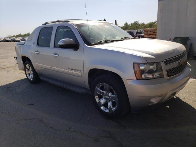 3GNMCGE04DG110116 - 2013 CHEVROLET AVALANCHE LTZ SILVER photo 4