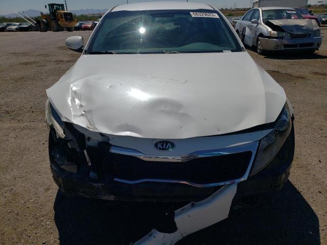 KNAGM4A75D5320975 - 2013 KIA OPTIMA LX WHITE photo 5