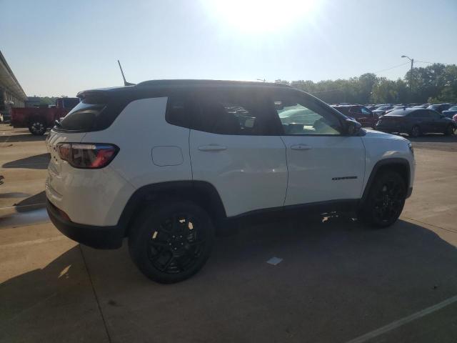 3C4NJDBN4RT115283 - 2024 JEEP COMPASS LATITUDE WHITE photo 3