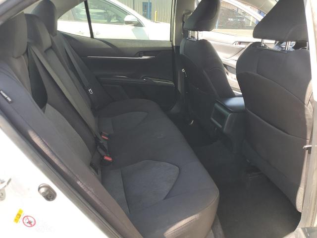 4T1B11HKXJU584978 - 2018 TOYOTA CAMRY L WHITE photo 10