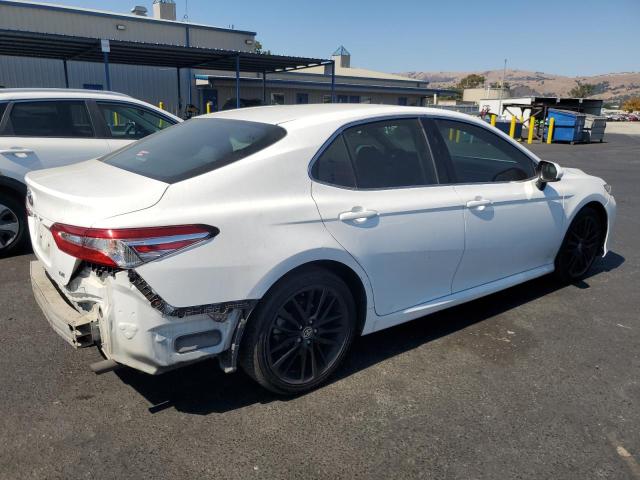 4T1B11HKXJU584978 - 2018 TOYOTA CAMRY L WHITE photo 3