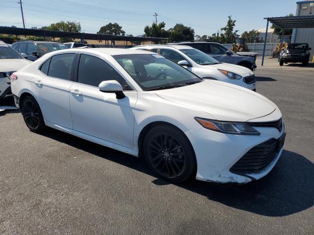 4T1B11HKXJU584978 - 2018 TOYOTA CAMRY L WHITE photo 4