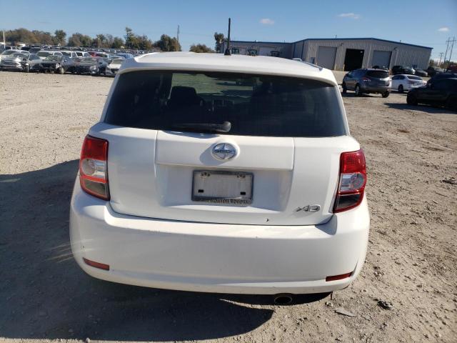 JTKKU4B4XC1021790 - 2012 TOYOTA SCION XD WHITE photo 6