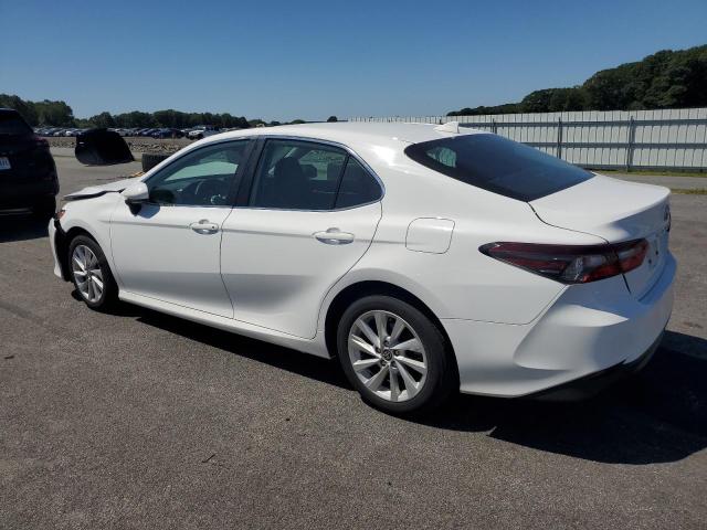 4T1C11AK0RU908255 - 2024 TOYOTA CAMRY LE WHITE photo 2