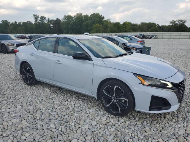 1N4BL4CV2PN408985 - 2023 NISSAN ALTIMA SR GRAY photo 4