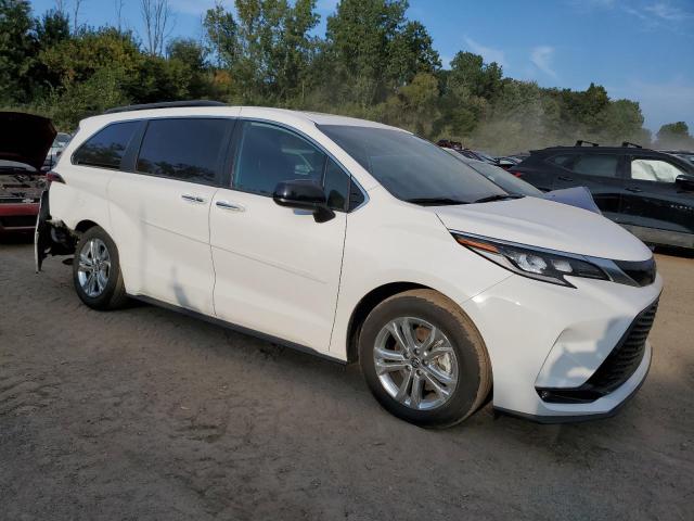 5TDDSKFC9NS062025 - 2022 TOYOTA SIENNA XSE WHITE photo 4