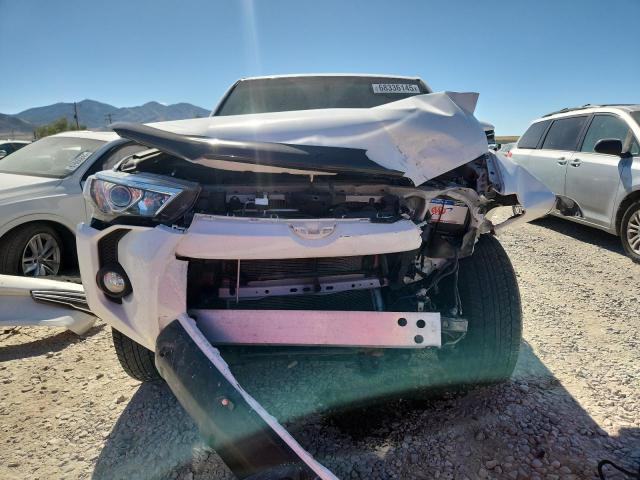 JTEBU5JR5K5671673 - 2019 TOYOTA 4RUNNER SR5/SR5 PREMIUM WHITE photo 5