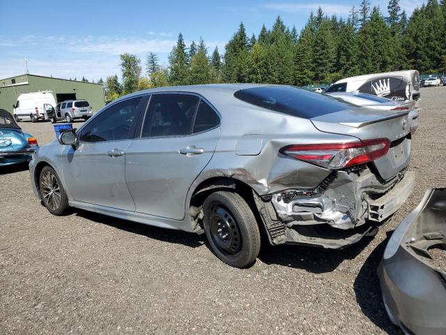 4T1B11HK7JU002111 - 2018 TOYOTA CAMRY L SILVER photo 2