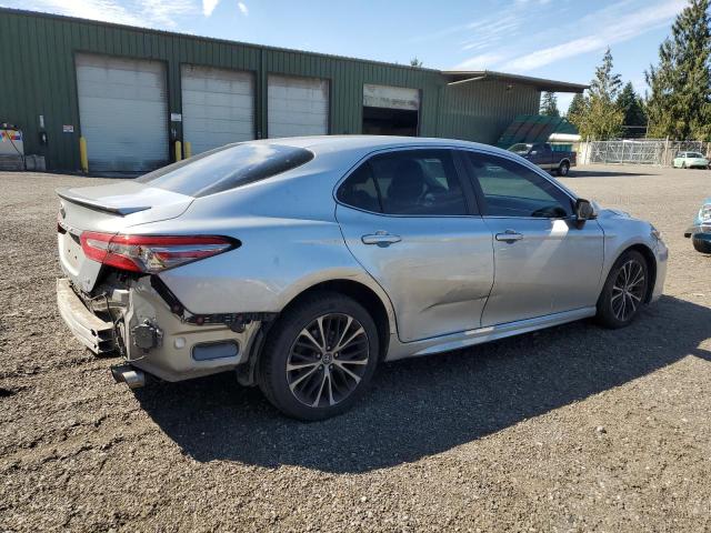 4T1B11HK7JU002111 - 2018 TOYOTA CAMRY L SILVER photo 3