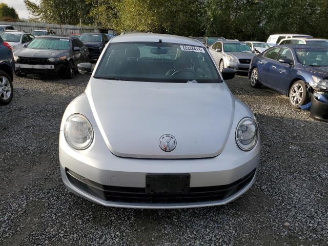 3VWFP7AT4DM660307 - 2013 VOLKSWAGEN BEETLE SILVER photo 5