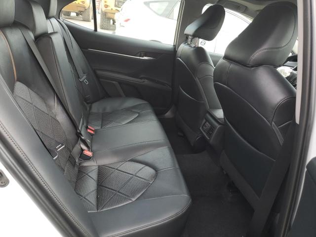 4T1B11HK5JU027203 - 2018 TOYOTA CAMRY L WHITE photo 10