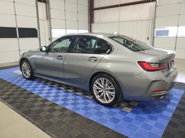 3MW39FS02P8C82710 - 2023 BMW 330XE SILVER photo 2