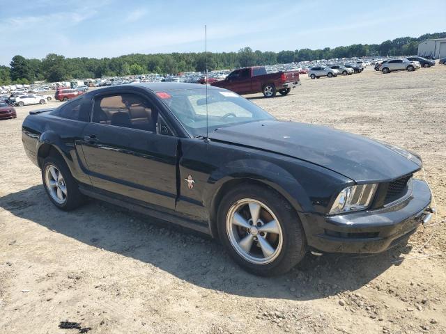 1ZVHT80N085132935 - 2008 FORD MUSTANG BLACK photo 4