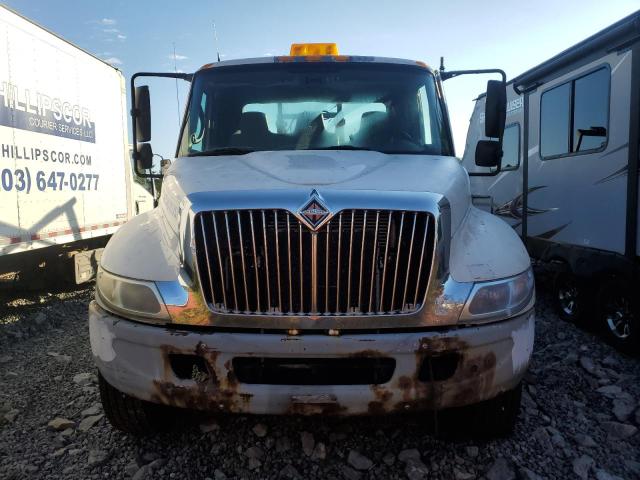 1HTMMAAM32H516597 - 2002 INTERNATIONAL 4000 4300 WHITE photo 5