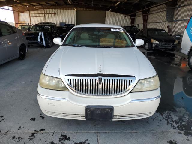 1LNHM81W53Y608266 - 2003 LINCOLN TOWN CAR EXECUTIVE Weiß Foto 5