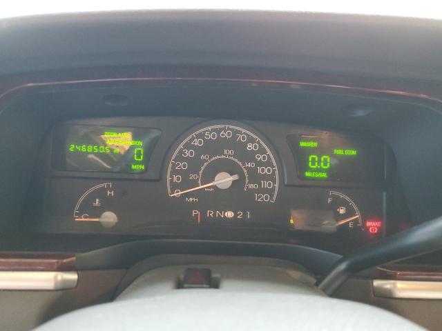 1LNHM81W53Y608266 - 2003 LINCOLN TOWN CAR EXECUTIVE Weiß Foto 9