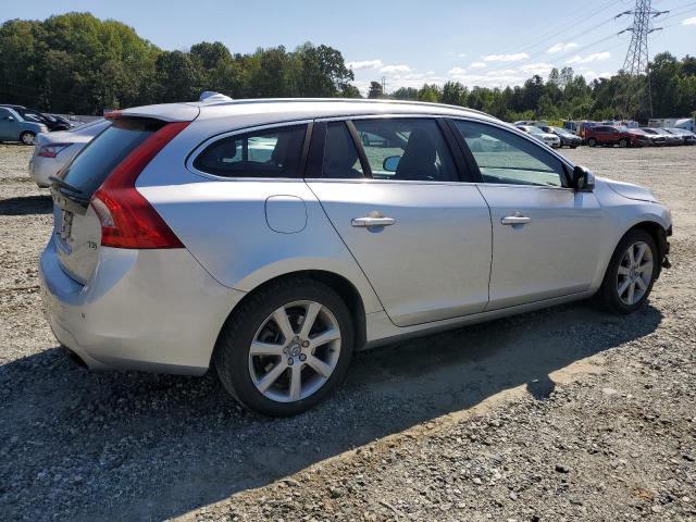 YV140MEK8G1308065 - 2016 VOLVO V60 T5 PREMIER SILVER photo 3