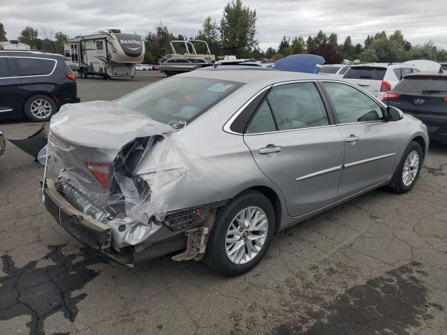 4T1BF1FK8HU623985 - 2017 TOYOTA CAMRY LE ვერცხლისფერი ფოტო 3