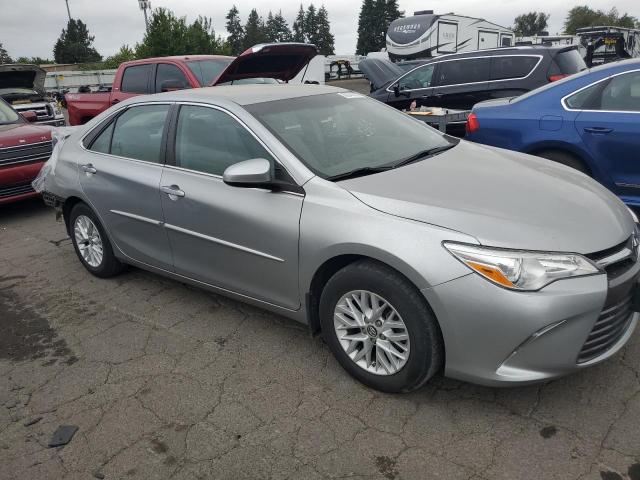 4T1BF1FK8HU623985 - 2017 TOYOTA CAMRY LE ვერცხლისფერი ფოტო 4