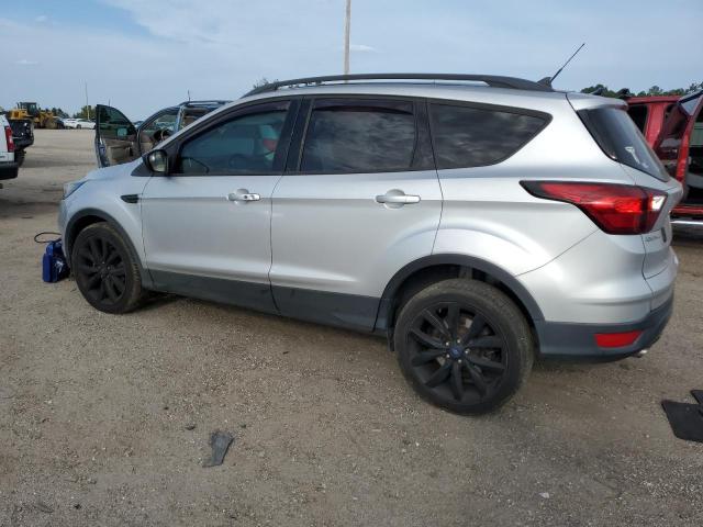 1FMCU0GD1KUB08872 - 2019 FORD ESCAPE SE SILVER photo 2