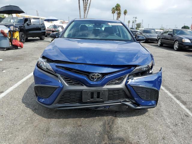 4T1G11AKXPU117665 - 2023 TOYOTA CAMRY SE NIGHT SHADE BLUE photo 5