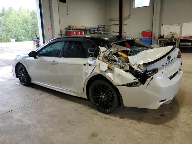 4T1K61BK5MU043030 - 2021 TOYOTA CAMRY XSE WHITE photo 2