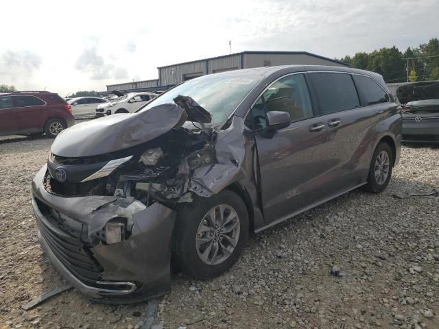 2022 TOYOTA SIENNA XLE, 