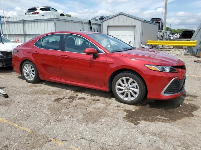4T1C11AK3RU228544 - 2024 TOYOTA CAMRY LE RED photo 4