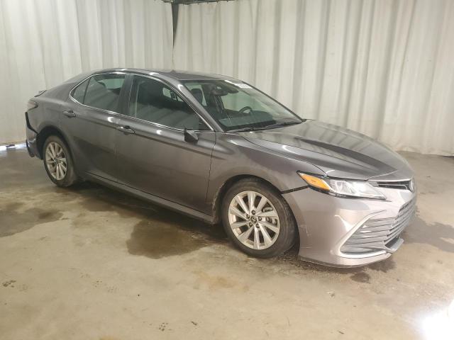 4T1C11AK9PU775380 - 2023 TOYOTA CAMRY LE 灰色 照片 4