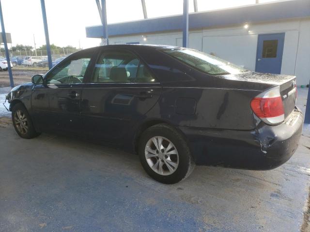 4T1BF32K95U097704 - 2005 TOYOTA CAMRY LE BLUE photo 2