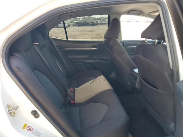 4T1B11HKXJU597231 - 2018 TOYOTA CAMRY L WHITE photo 10