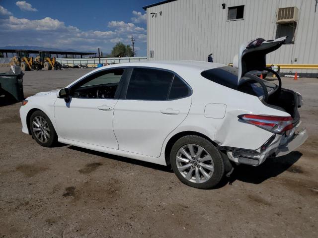 4T1B11HKXJU597231 - 2018 TOYOTA CAMRY L WHITE photo 2