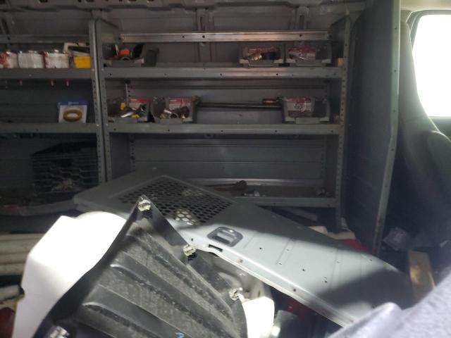 1GCWGAFF8H1300043 - 2017 CHEVROLET EXPRESS G2 SILVER photo 11