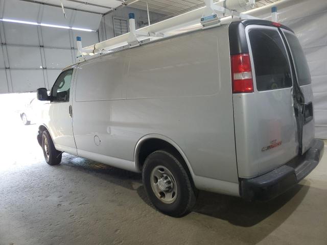 1GCWGAFF8H1300043 - 2017 CHEVROLET EXPRESS G2 SILVER photo 2