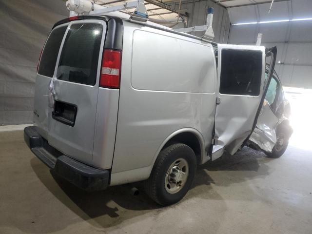 1GCWGAFF8H1300043 - 2017 CHEVROLET EXPRESS G2 SILVER photo 3