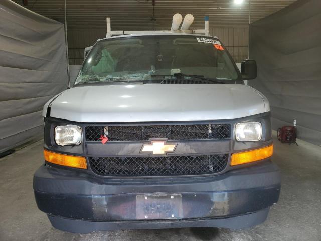 1GCWGAFF8H1300043 - 2017 CHEVROLET EXPRESS G2 SILVER photo 5